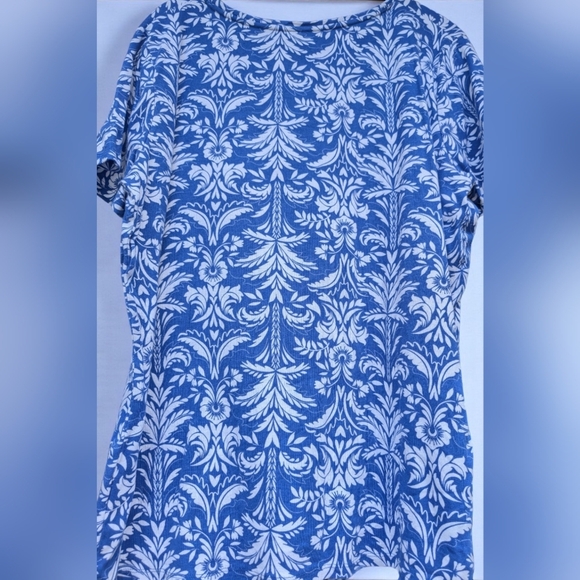 Croft & Barrow Essential Crewneck Tee Color: Blue And White Floral  Size:L (EUC) - Picture 7 of 8